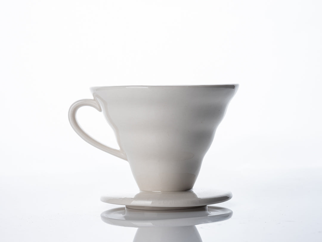 V60 Ceramic Coffee Dripper White 02